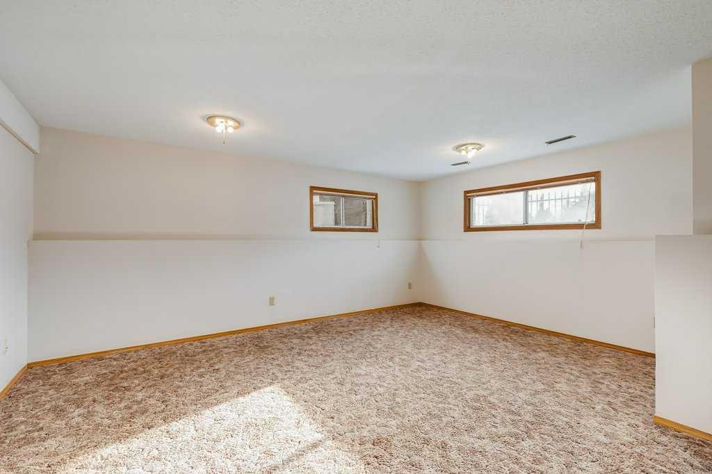 106 Sienna Hills Drive Sw, Calgary, AB - Indoor Photo Showing Other Room