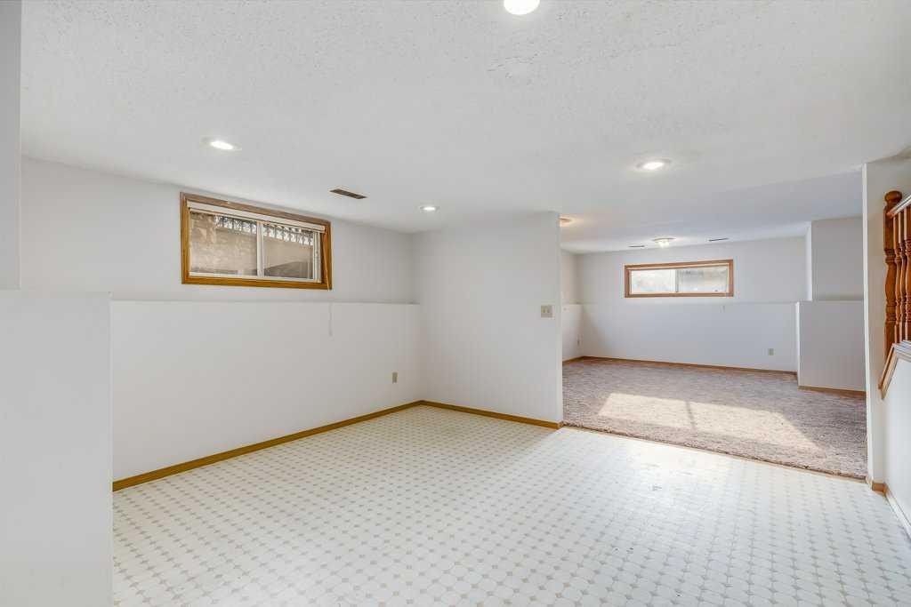 106 Sienna Hills Drive Sw, Calgary, AB - Indoor Photo Showing Other Room