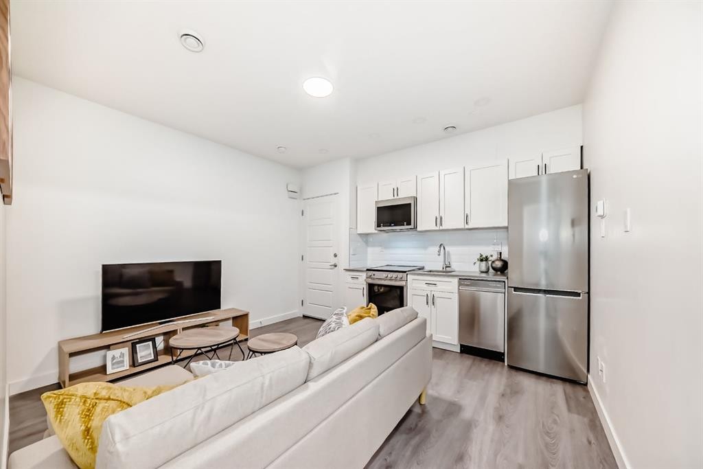 267 Sage Bluff Rise Nw, Calgary, AB - Indoor Photo Showing Kitchen