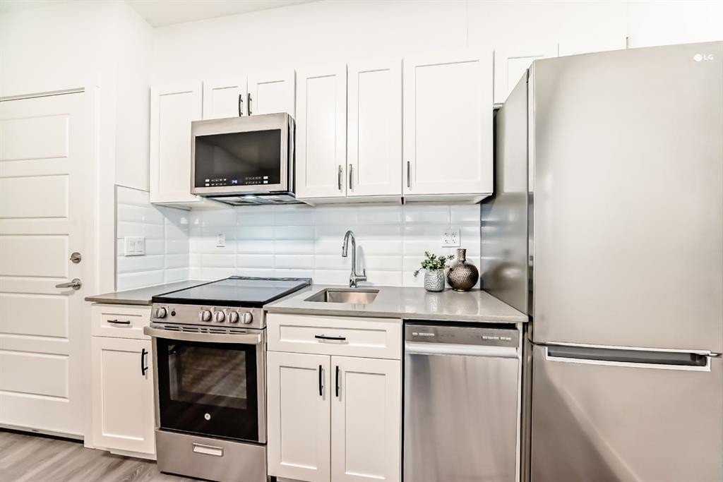 267 Sage Bluff Rise Nw, Calgary, AB - Indoor Photo Showing Kitchen With Upgraded Kitchen