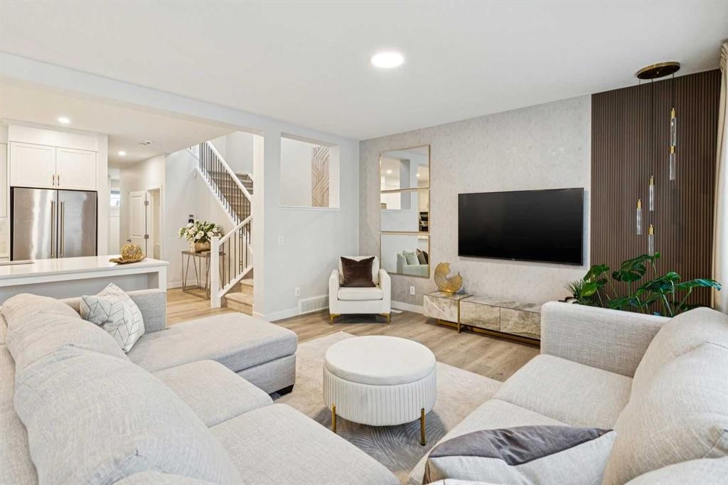 153 Edith Villas Nw, Calgary, AB - Indoor Photo Showing Living Room