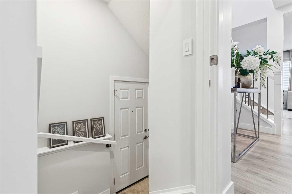 153 Edith Villas Nw, Calgary, AB - Indoor Photo Showing Other Room