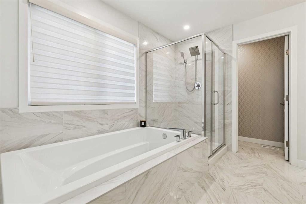153 Edith Villas Nw, Calgary, AB - Indoor Photo Showing Bathroom