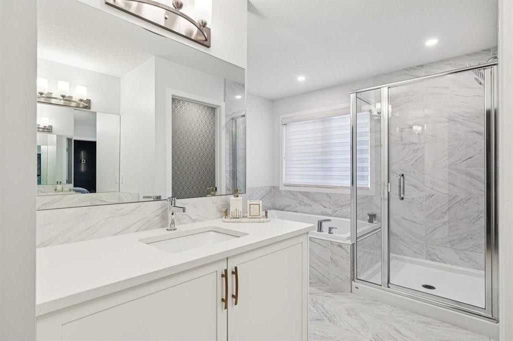 153 Edith Villas Nw, Calgary, AB - Indoor Photo Showing Bathroom