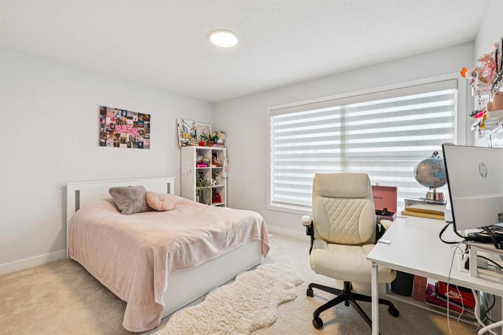 153 Edith Villas Nw, Calgary, AB - Indoor Photo Showing Bedroom