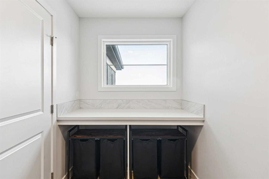 153 Edith Villas Nw, Calgary, AB - Indoor Photo Showing Other Room