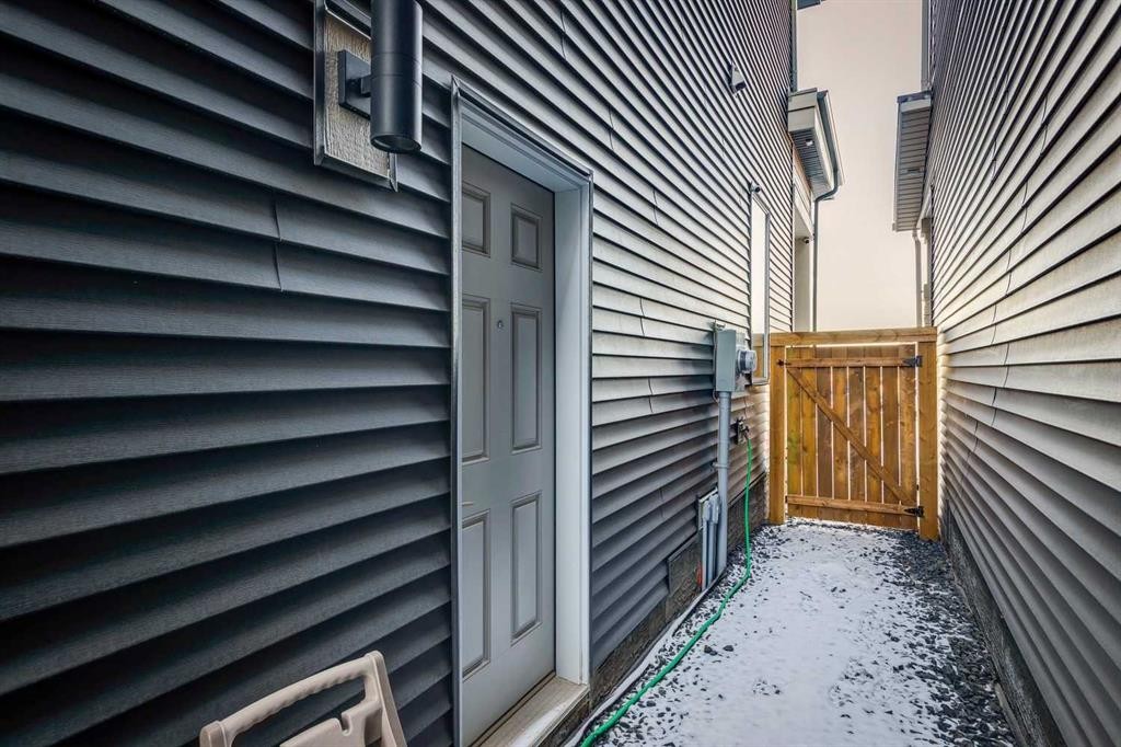 153 Edith Villas Nw, Calgary, AB - Outdoor With Exterior