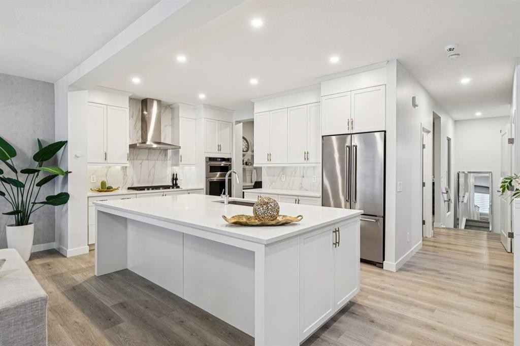 153 Edith Villas Nw, Calgary, AB - Indoor Photo Showing Kitchen With Upgraded Kitchen