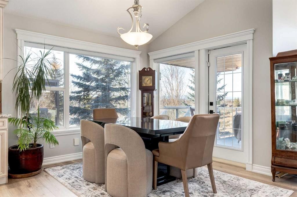 79 Discovery Ridge Park Sw, Calgary, AB - Indoor Photo Showing Dining Room