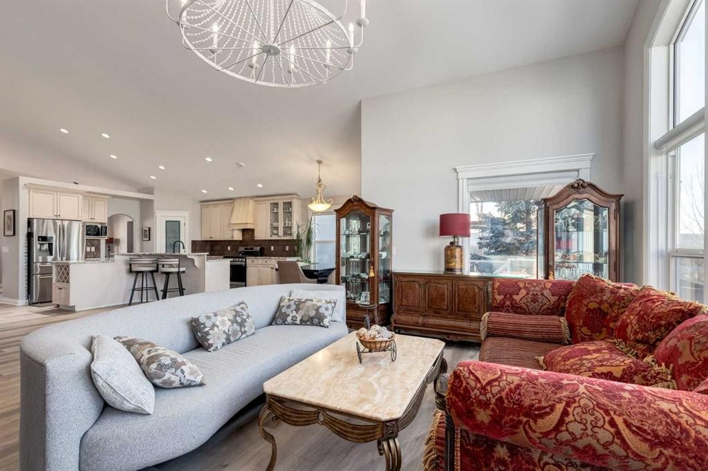 79 Discovery Ridge Park Sw, Calgary, AB - Indoor Photo Showing Living Room