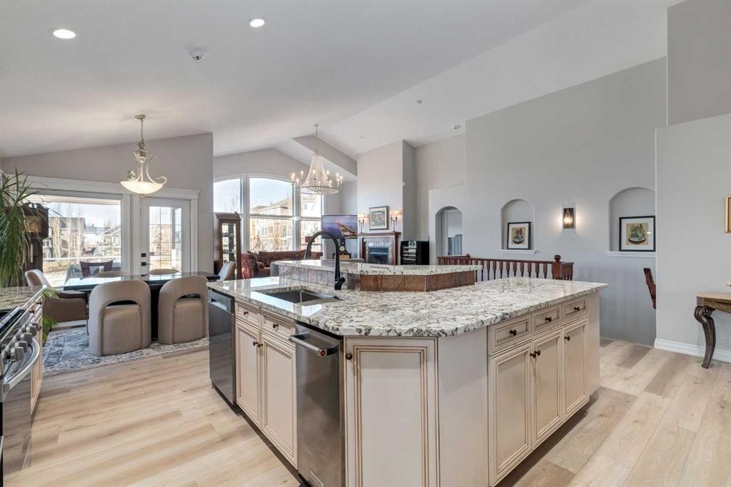 79 Discovery Ridge Park Sw, Calgary, AB - Indoor Photo Showing Kitchen With Upgraded Kitchen