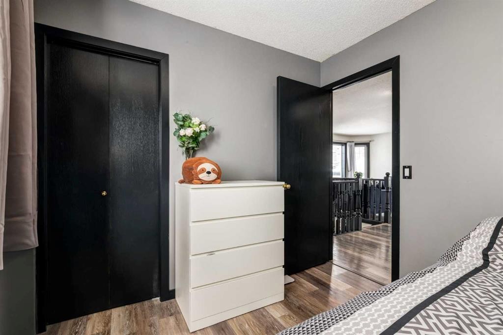 140 Stonegate Close Nw, Airdrie, AB - Indoor Photo Showing Other Room