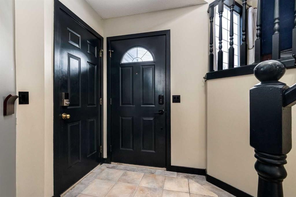 140 Stonegate Close Nw, Airdrie, AB - Indoor Photo Showing Other Room