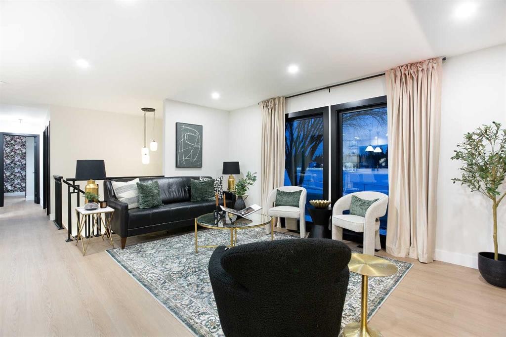 2416 Palliser Drive Sw, Calgary, AB - Indoor Photo Showing Living Room
