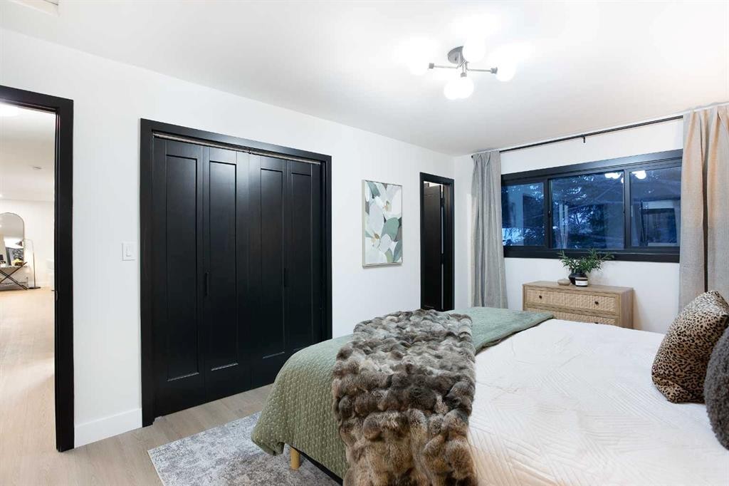 2416 Palliser Drive Sw, Calgary, AB - Indoor Photo Showing Bedroom