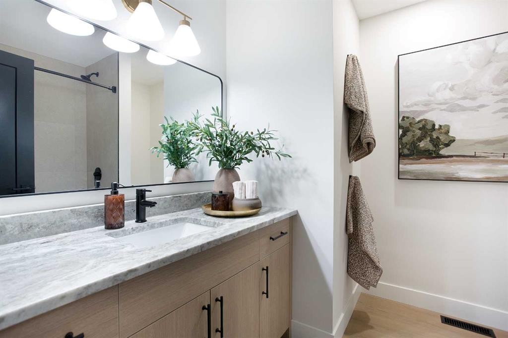 2416 Palliser Drive Sw, Calgary, AB - Indoor Photo Showing Bathroom