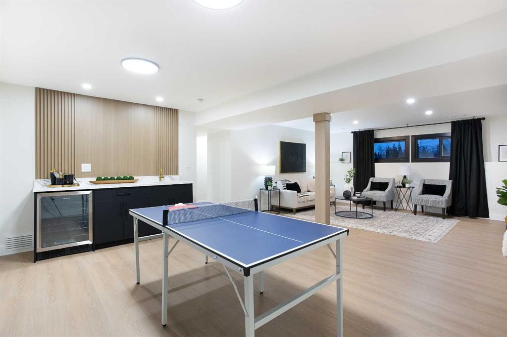 2416 Palliser Drive Sw, Calgary, AB - Indoor Photo Showing Other Room