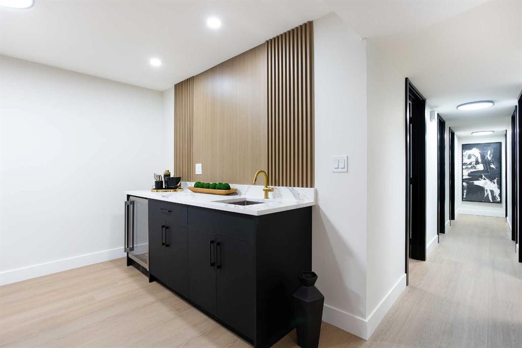 2416 Palliser Drive Sw, Calgary, AB - Indoor Photo Showing Other Room