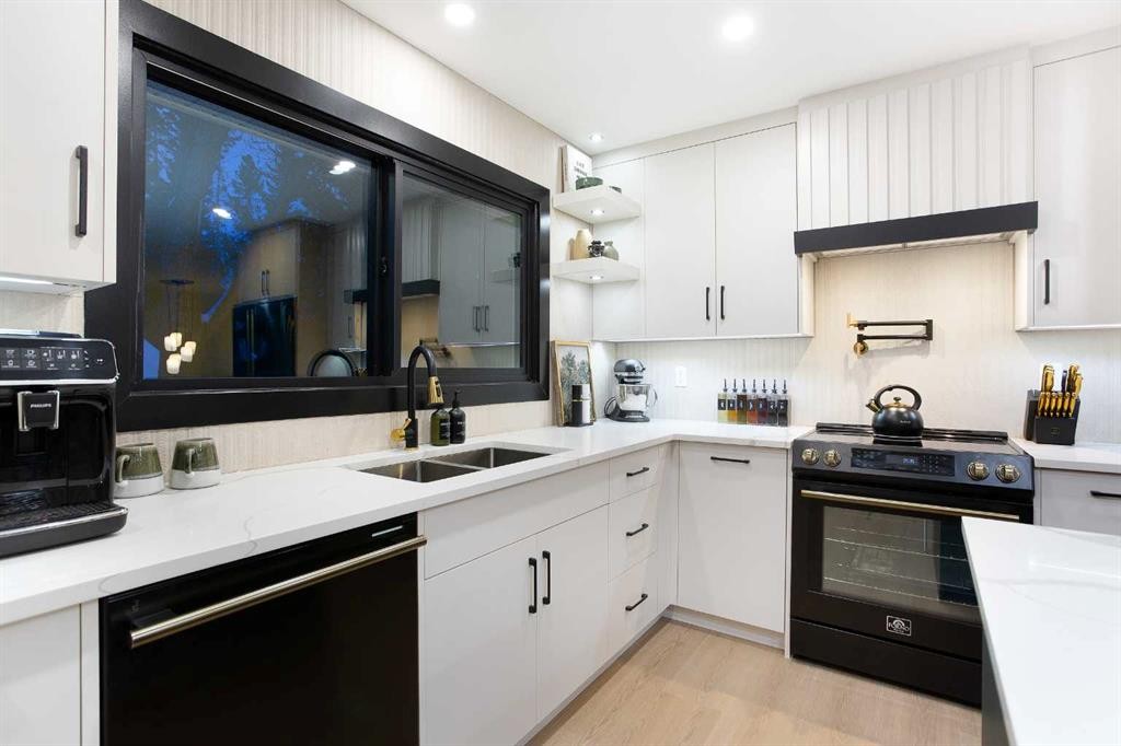 2416 Palliser Drive Sw, Calgary, AB - Indoor Photo Showing Kitchen With Double Sink With Upgraded Kitchen