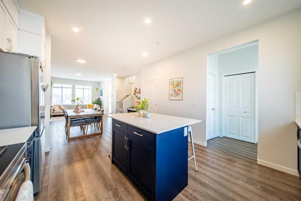 27 Iris Crescent, Okotoks, AB - Indoor Photo Showing Kitchen With Upgraded Kitchen