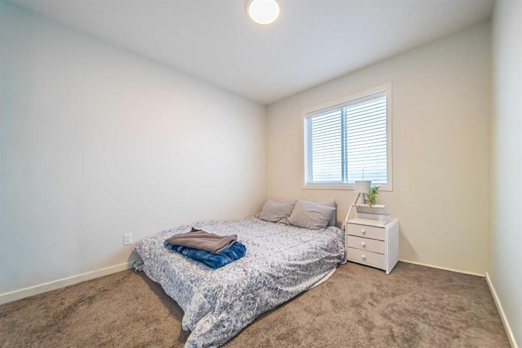 27 Iris Crescent, Okotoks, AB - Indoor Photo Showing Bedroom