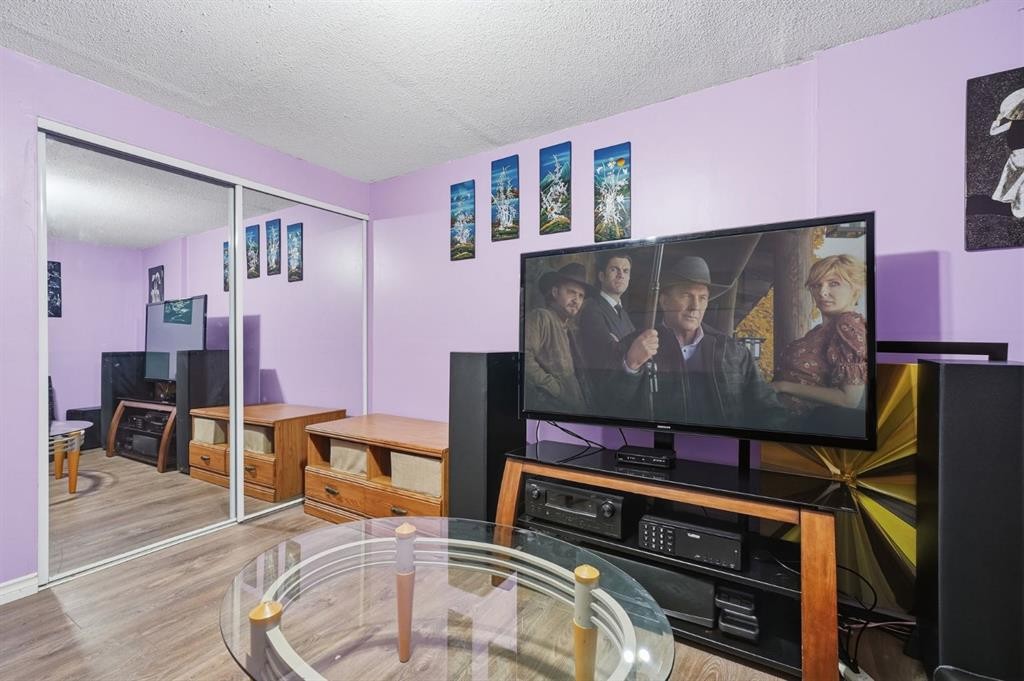 6411 26 Avenue Ne, Calgary, AB - Indoor