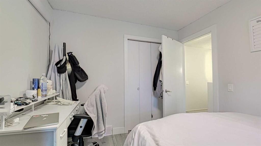 559 Abinger Road Ne, Calgary, AB - Indoor Photo Showing Bedroom