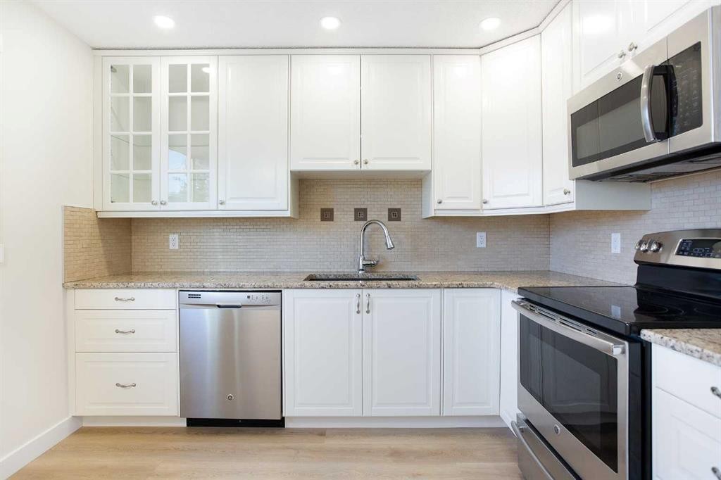 14668 Deer Run Drive Se, Calgary, AB - Indoor Photo Showing Kitchen With Upgraded Kitchen