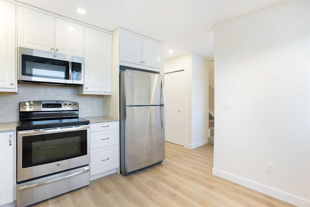 14668 Deer Run Drive Se, Calgary, AB - Indoor Photo Showing Kitchen