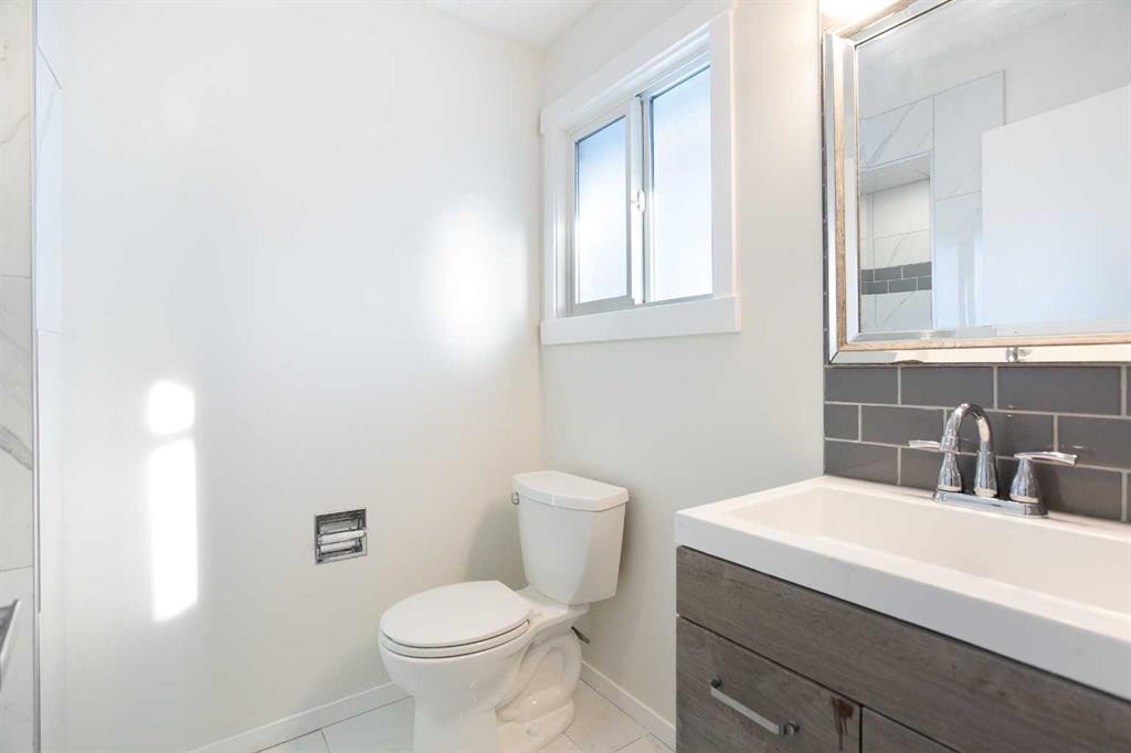 14668 Deer Run Drive Se, Calgary, AB - Indoor Photo Showing Bathroom