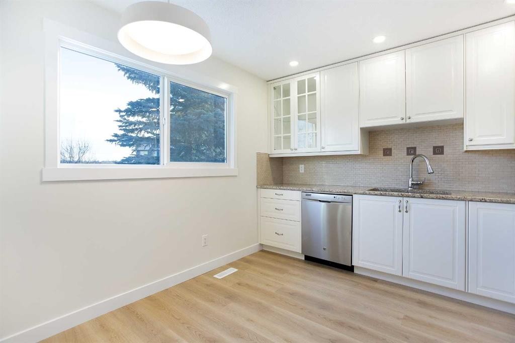 14668 Deer Run Drive Se, Calgary, AB - Indoor Photo Showing Kitchen