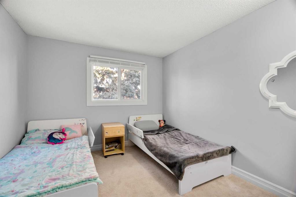15-200 Shawnessy Drive Sw, Calgary, AB - Indoor Photo Showing Bedroom