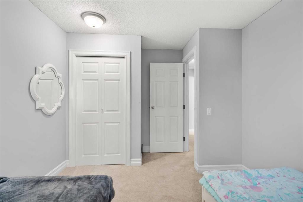 15-200 Shawnessy Drive Sw, Calgary, AB - Indoor Photo Showing Bedroom