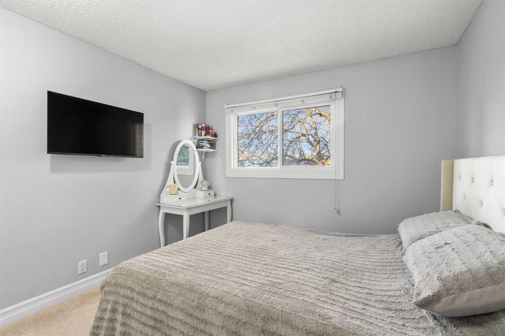 15-200 Shawnessy Drive Sw, Calgary, AB - Indoor Photo Showing Bedroom