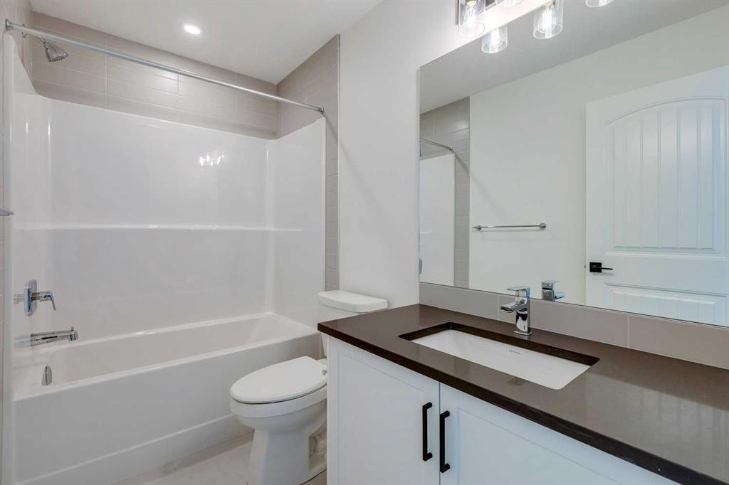 307 Dawson Dock Way, Chestermere, AB - Indoor Photo Showing Bathroom