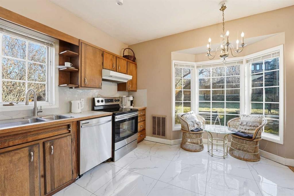 2314 Richmond Road Sw, Calgary, AB - Indoor Photo Showing Kitchen With Double Sink