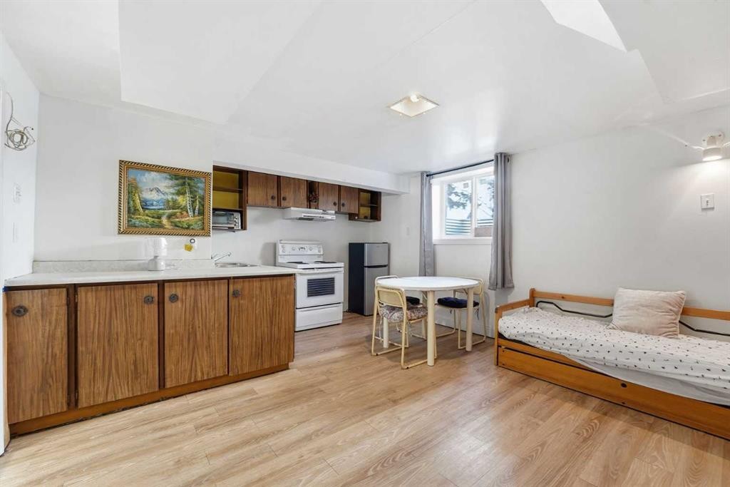 2314 Richmond Road Sw, Calgary, AB - Indoor Photo Showing Kitchen