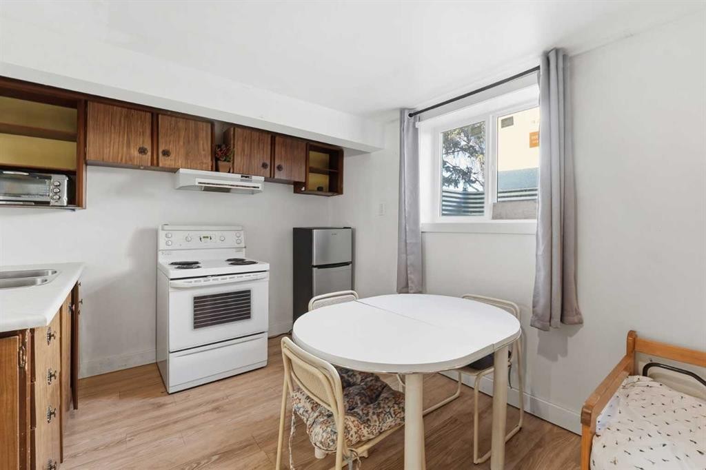 2314 Richmond Road Sw, Calgary, AB - Indoor Photo Showing Kitchen With Double Sink