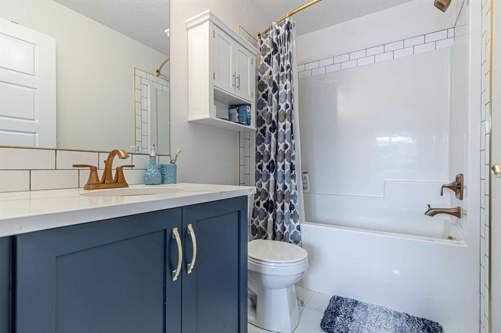 4307 Seton Drive Se, Calgary, AB - Indoor Photo Showing Bathroom