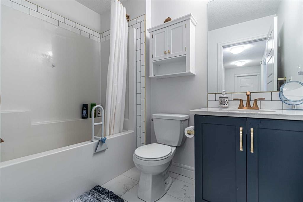 4307 Seton Drive Se, Calgary, AB - Indoor Photo Showing Bathroom