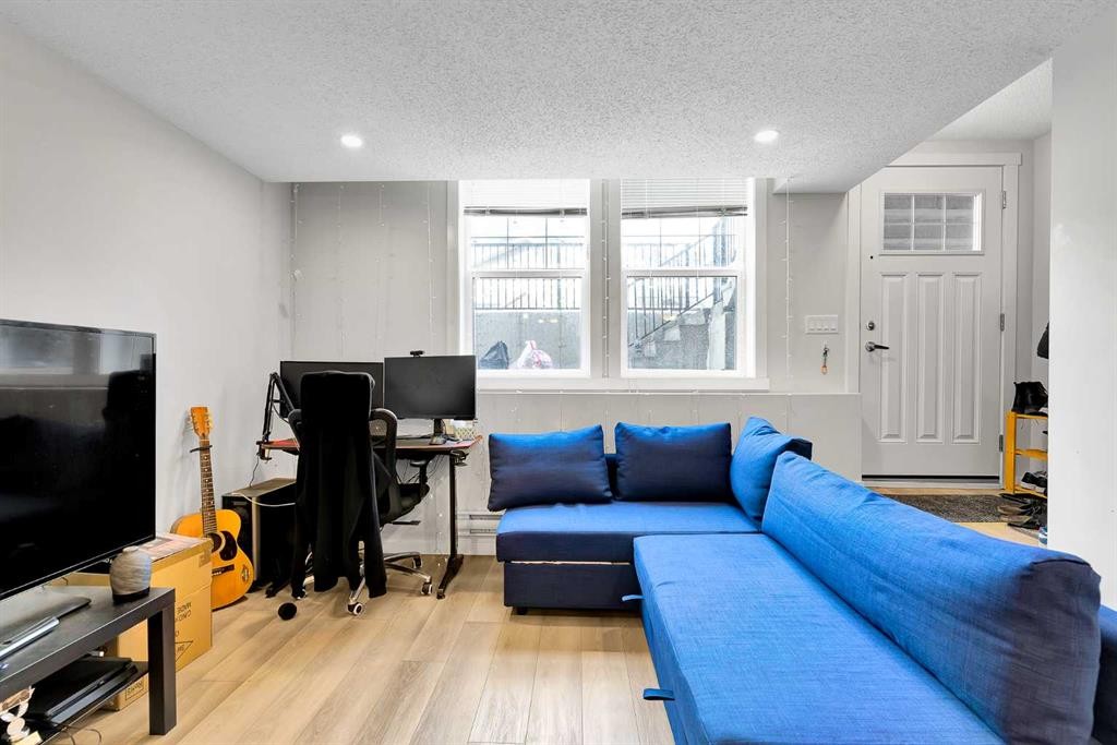 317 Cranbrook Square Se, Calgary, AB - Indoor