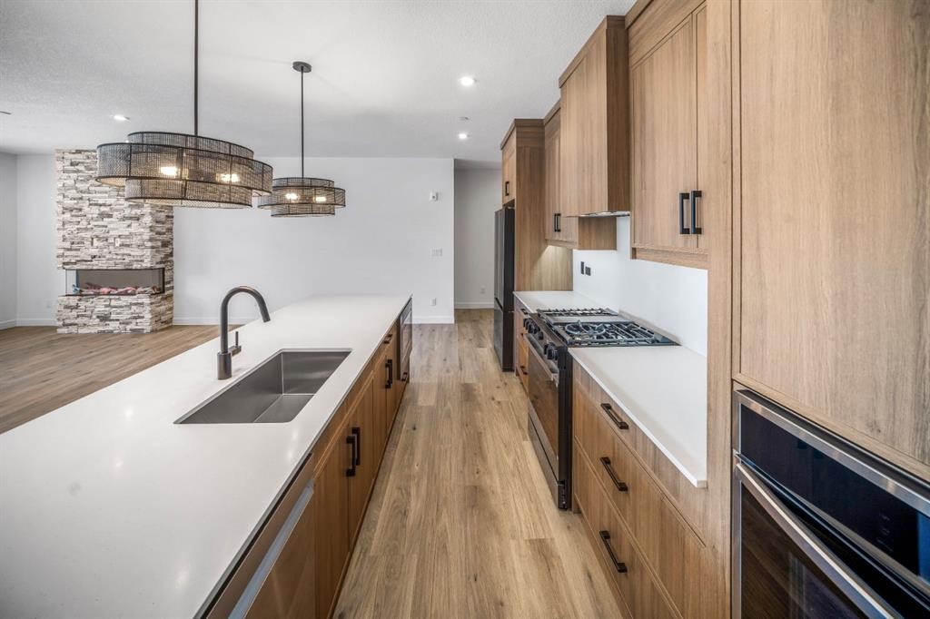 205-10 Cascade Ridge, Canmore, AB - Indoor Photo Showing Kitchen
