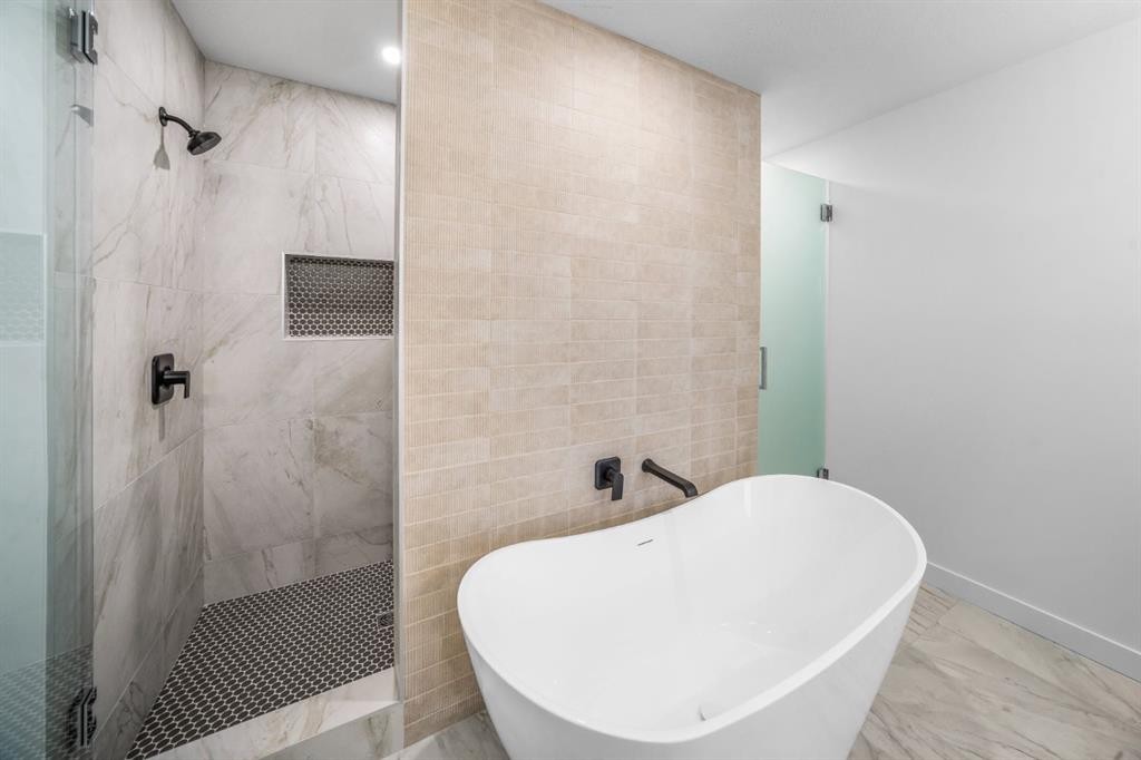 205-10 Cascade Ridge, Canmore, AB - Indoor Photo Showing Bathroom