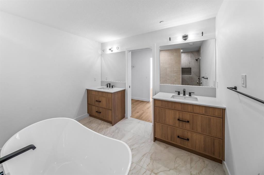205-10 Cascade Ridge, Canmore, AB - Indoor Photo Showing Bathroom