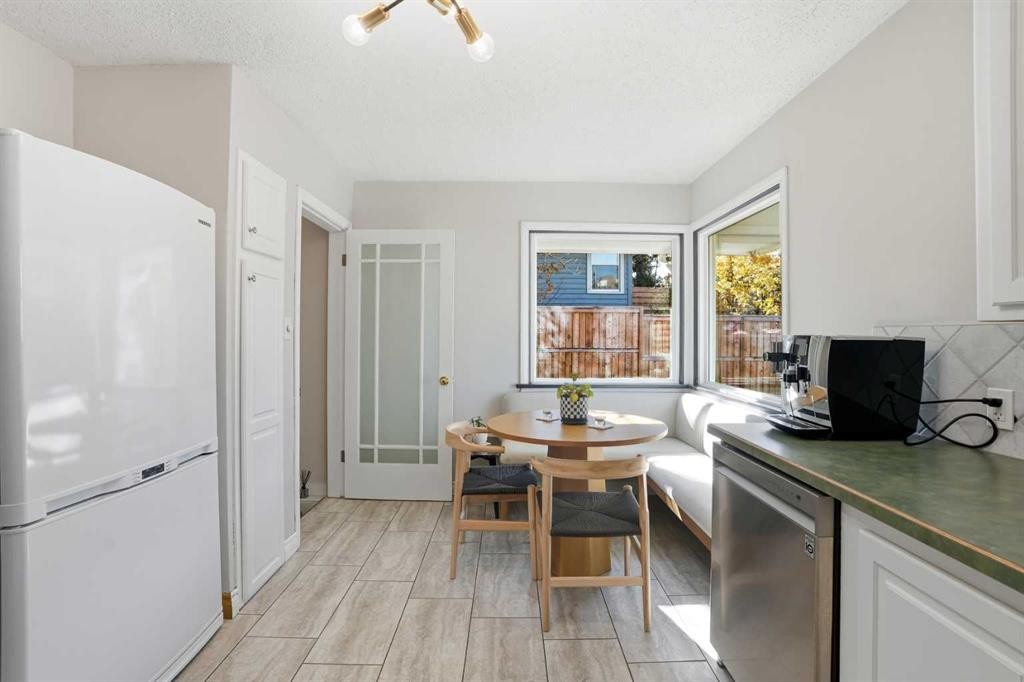 3003 25 Street Sw, Calgary, AB - Indoor