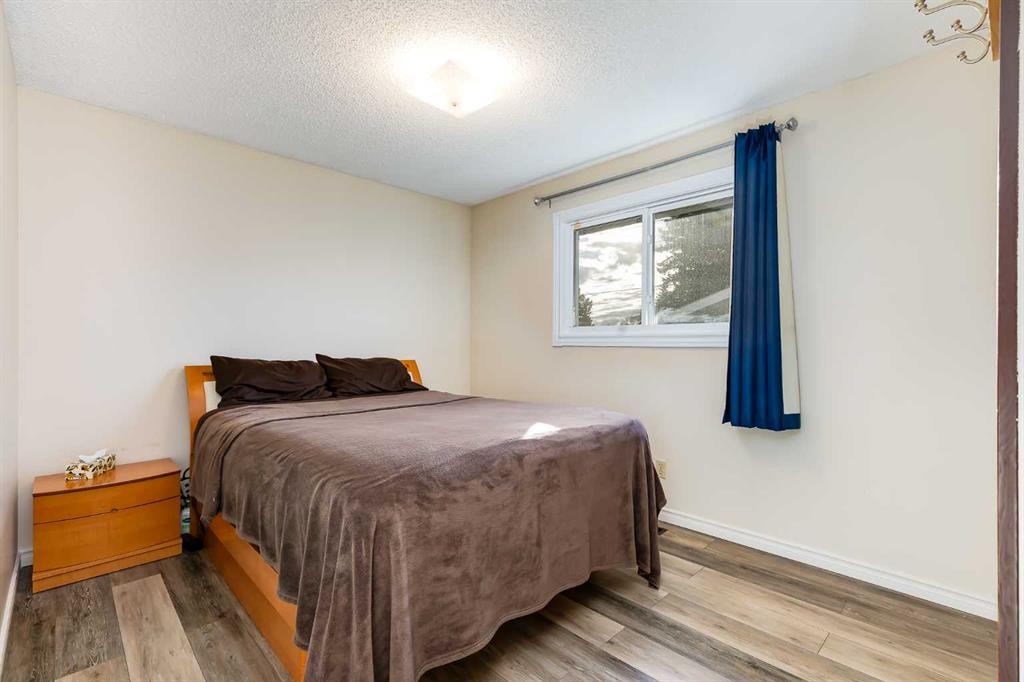 5611 Maidstone Crescent Ne, Calgary, AB - Indoor Photo Showing Bedroom
