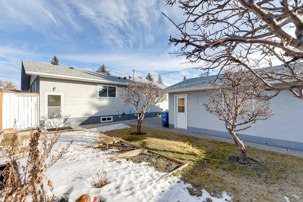 5611 Maidstone Crescent Ne, Calgary, AB - Outdoor