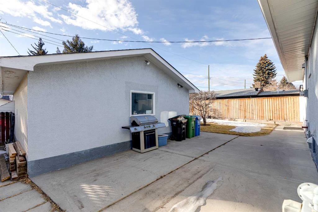 5611 Maidstone Crescent Ne, Calgary, AB - Outdoor With Exterior