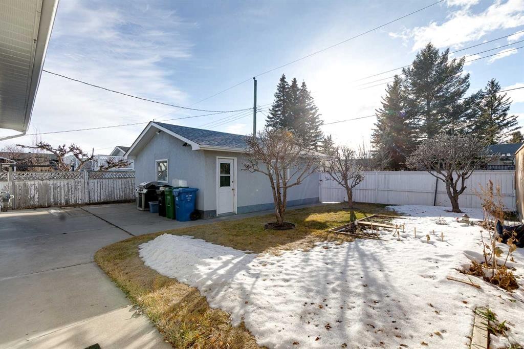 5611 Maidstone Crescent Ne, Calgary, AB - Outdoor