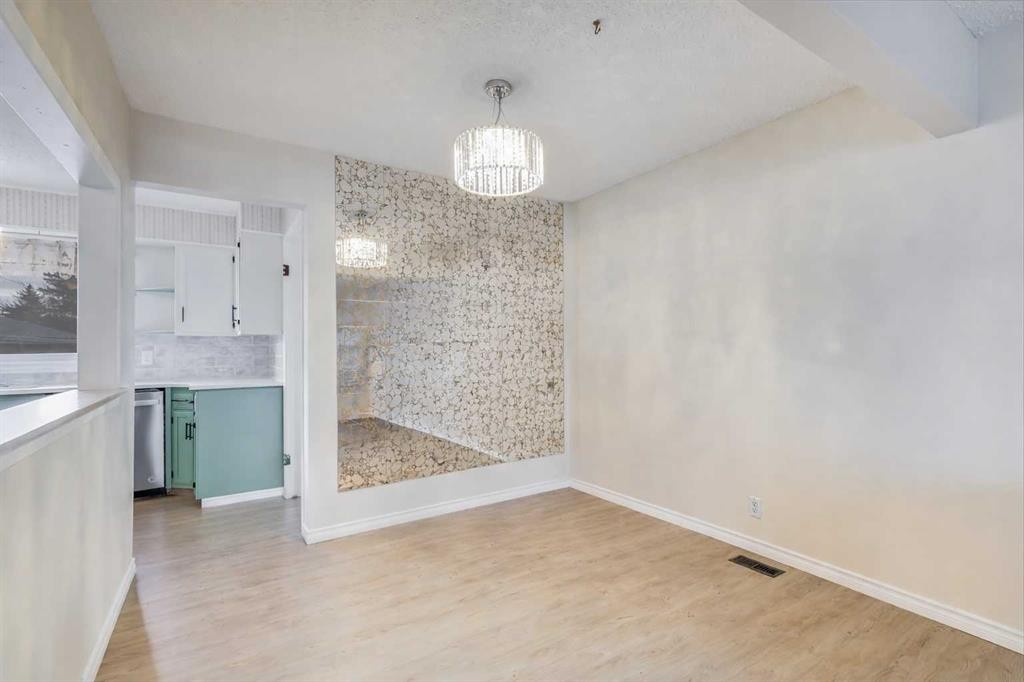 5611 Maidstone Crescent Ne, Calgary, AB - Indoor Photo Showing Other Room